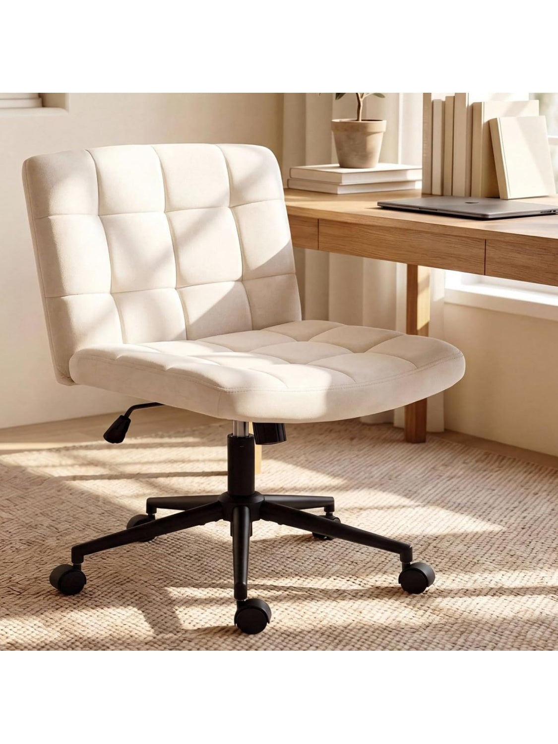 Samt Burostuhl ohne Armlehnen mit Rollen und hohenverstellbarem Sitz in Beige